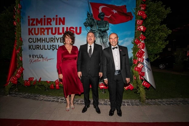 İzmir’de kurtuluş kutlamaları resepsiyonla başladı