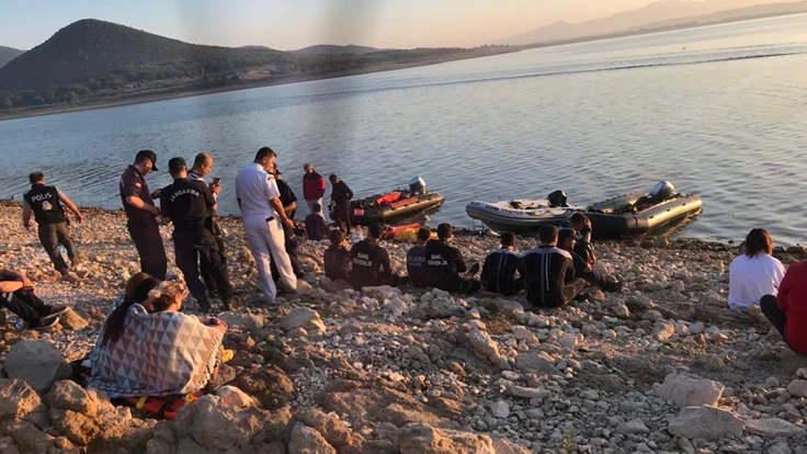 İZSU ve itfaiye ekipleri seferber oldu