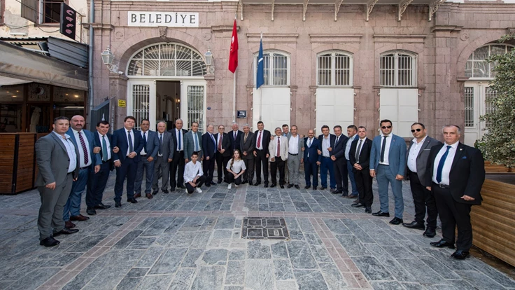 İzmir Büyükşehir Belediyesi esnafla el ele olmaya devam edecek