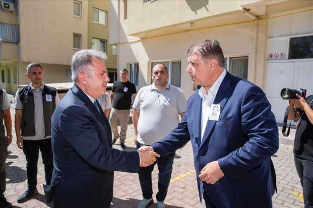 Başkan Tugay orman işçisi Serkan Topkaya