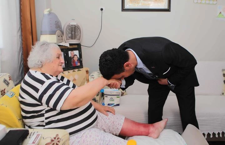 Bayraklı’da evde bakım hizmeti başladı