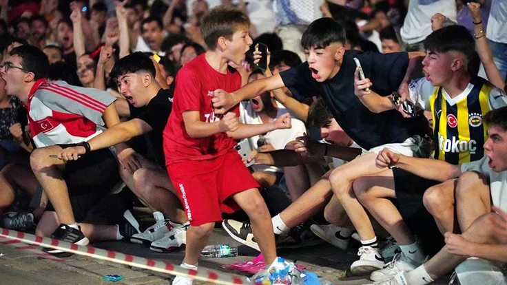 Milli Takım İzmirlileri sevince boğdu